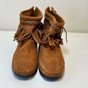 Minnetonka‎ Brown Suede Fringed Zip Back Womens Moccasins Ankle Boots Size 8 292